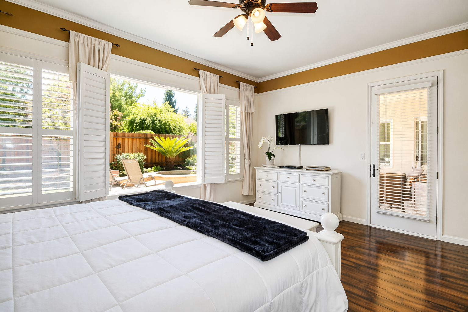 Private bedroom with garden view